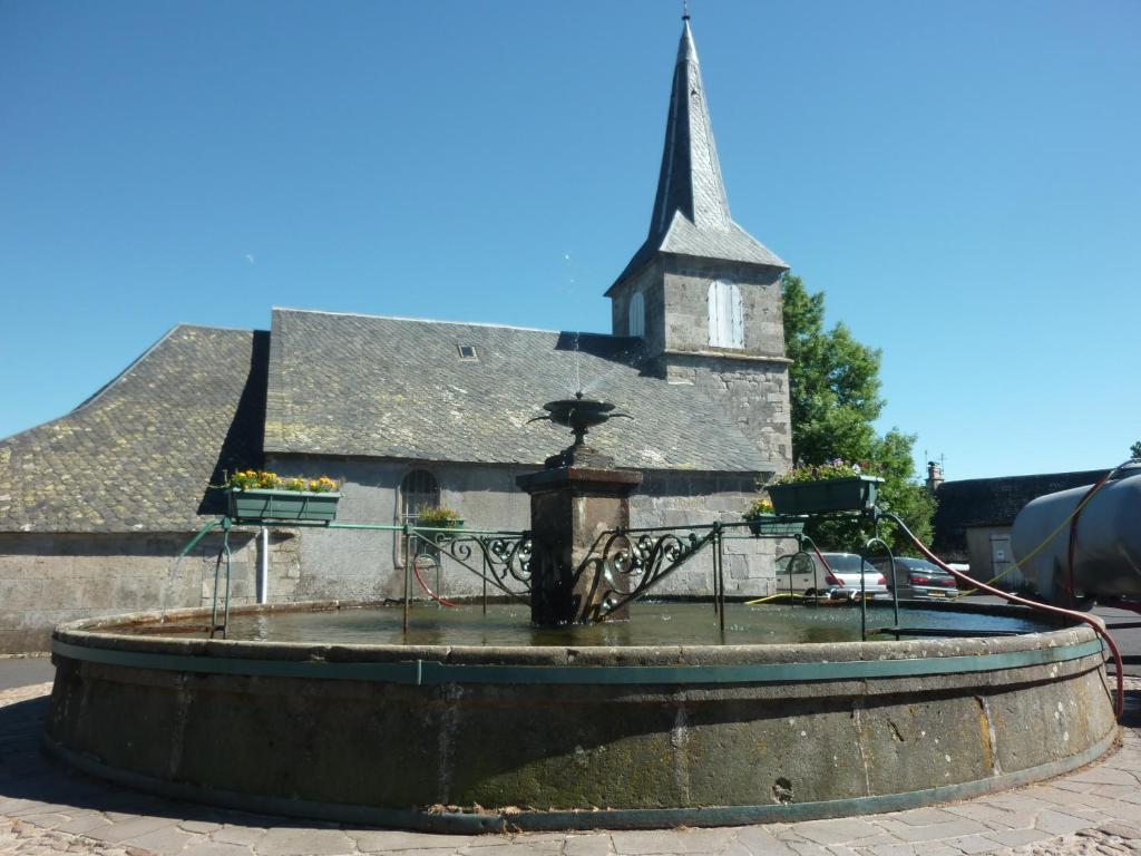 Hôtel Les Charmilles Besse-et-Saint-Anastaise Extérieur photo